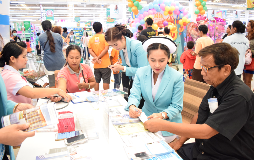 ออกบูธตรวจสุขภาพวันแรงงานแห่งชาติ (01_05_60)