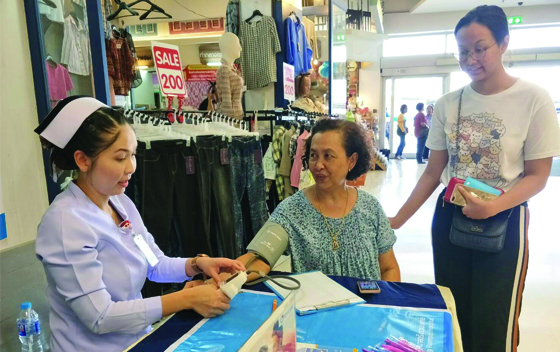 ออกบูธตรวจสุขภาพร่วมกับโรบินสัน (3-2-61)